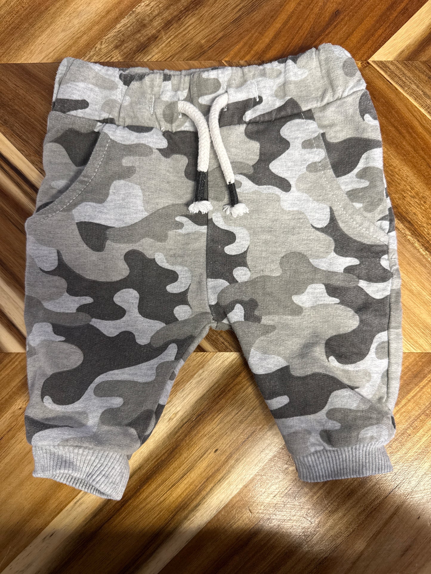 Jogginghose Militär grau Gr. 62