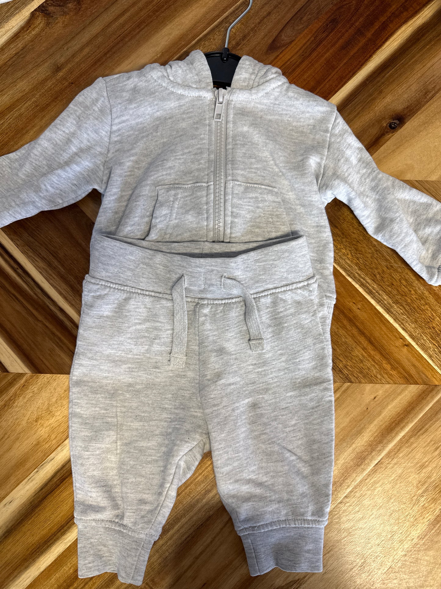 Jogginganzug grau Gr. 56