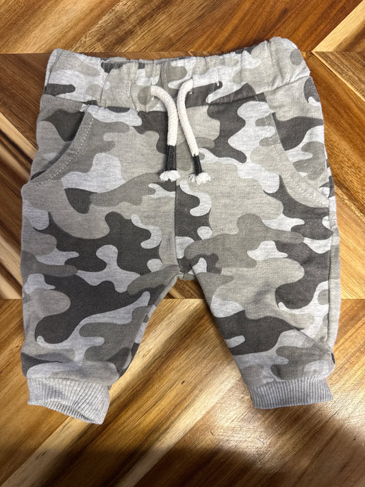 Jogginghose Militär grau Gr. 62