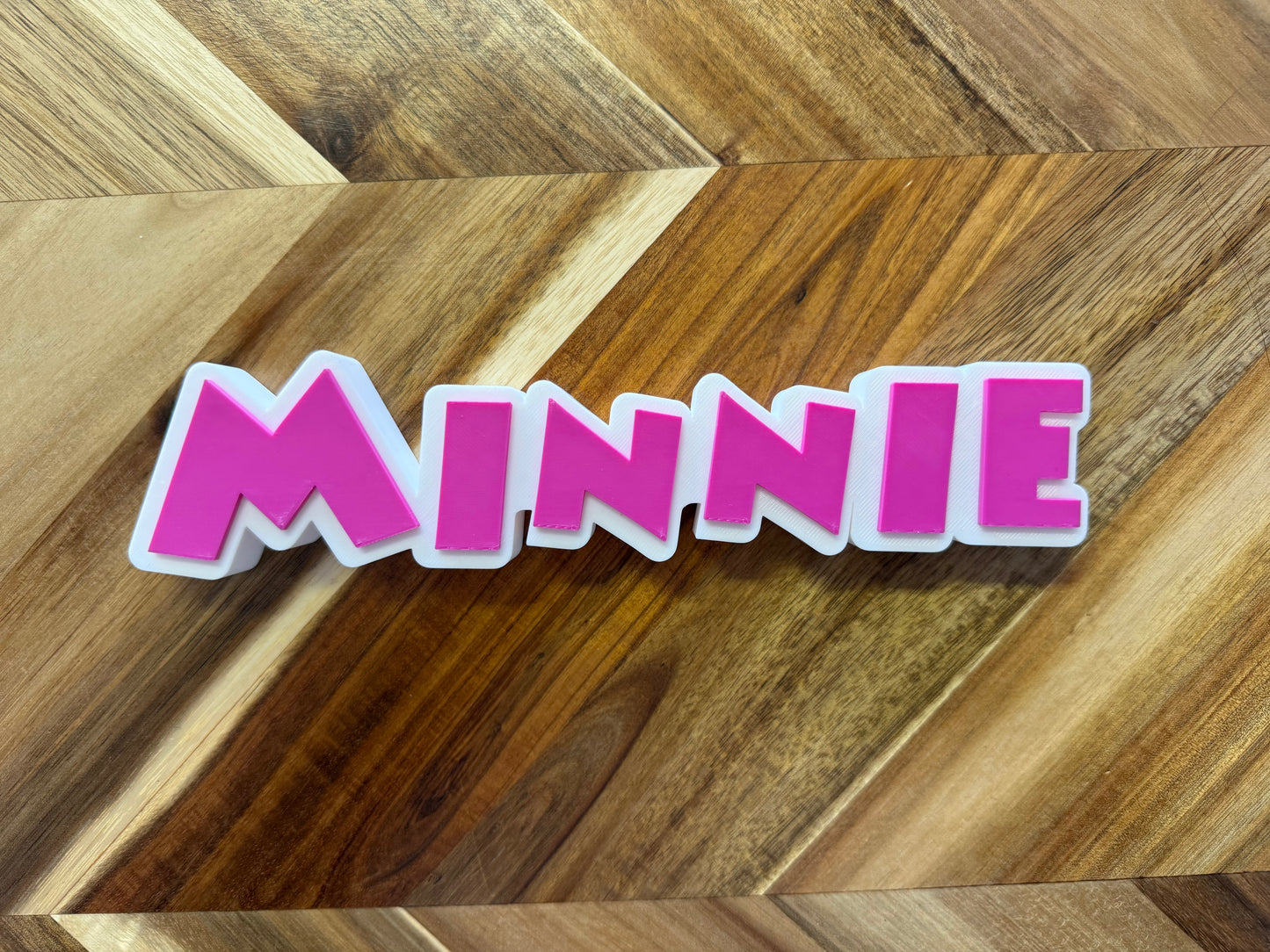 3D-Aufsteller Name in Minnie Schrift